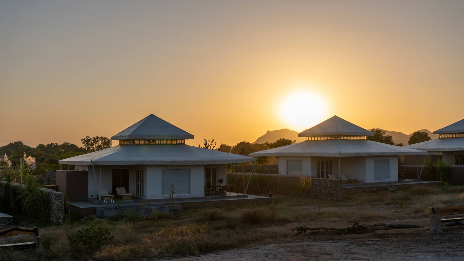 Brij Pola Brij Pola: Gästezelte in der Abendsonne