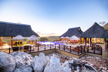 Epacha Game Lodge: Pool-Bereich