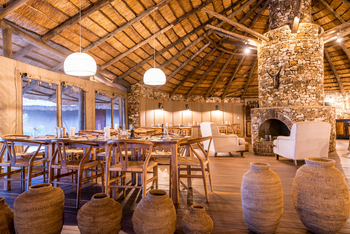 Mara River Post Mara River Post: Restaurant