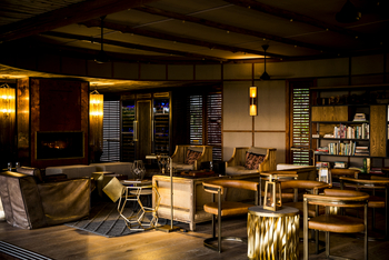 Mombo Camp: Bibliothek