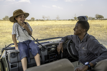 Savuti Camp Savuti Camp: Guide mit jungem Gast