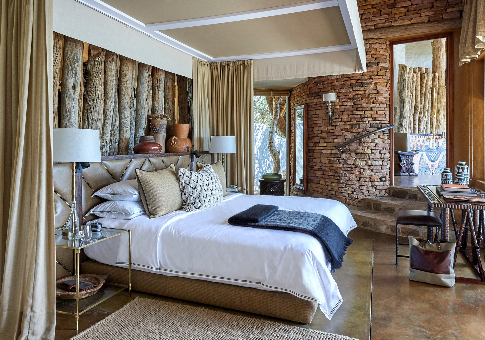 Singita Pamushana Lodge Singita Pamushana Lodge: Doppelbett und Schreibtisch