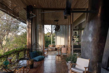 Singita Sweni Lodge: Offene Winter Lounge