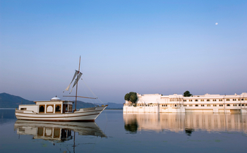 Taj Lake Palace: Spa-Boot und Palast