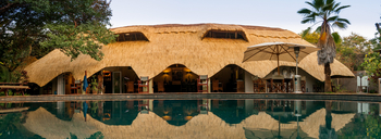 Bayete Guest Lodge Bayete Guest Lodge: Swimmingpool und Hauptgebäude