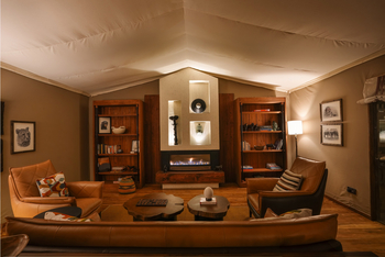 Craters Edge: Lounge