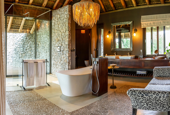 Dulini Leadwood: Freistehende Badewanne