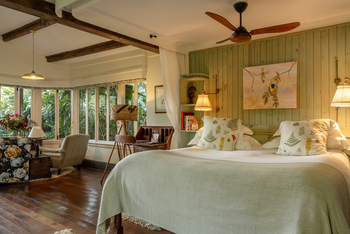 Gibb's Farm: Gästezimmer mit Doppelbett