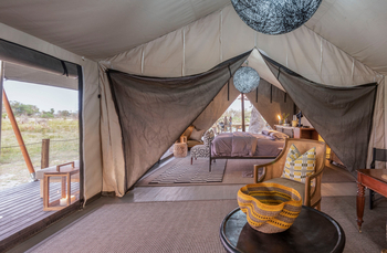 Gomoti Private Camp Gomoti Private Camp: Zeltdurchgang