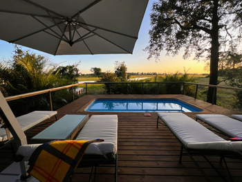 Kala Camp: Pool im Abendlicht