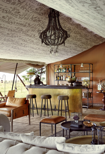 Laba Migration Camp: Bar im Loungebereich