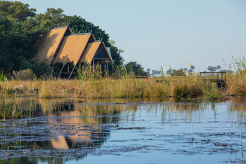 Selinda Camp Selinda Camp: Lage am Wasser