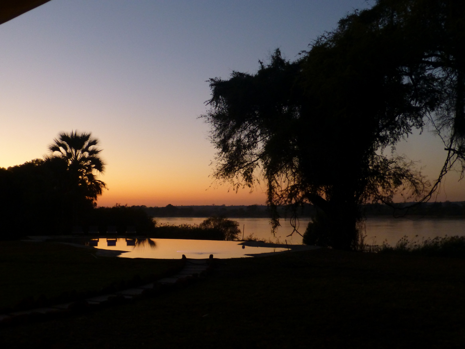 The River Farmhouse The River Farmhouse: Spätes Licht