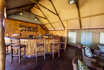 Chobe River Camp: Bar