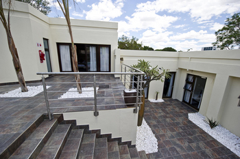 Galton House: Treppe im Innenhof