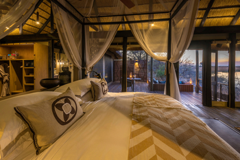 King's Pool Camp King's Pool Camp: Gemachtes Bett