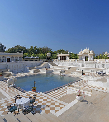Nahargarh: Tische am Stufenbrunnen