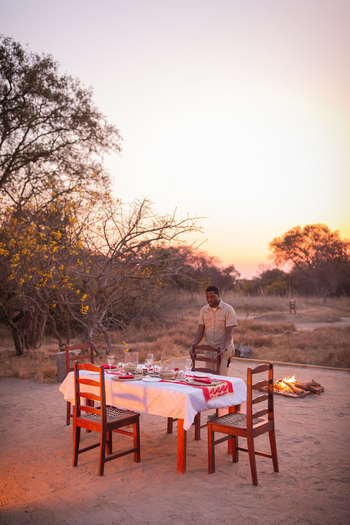 Ntemwa Busanga Bushcamp Ntemwa Busanga Bushcamp: Dinner im Freien