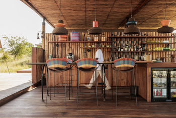 Singita Mara River Tented Camp: Bar