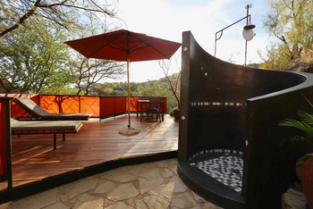 Ti Melen Guesthouse: Dusche im Freien