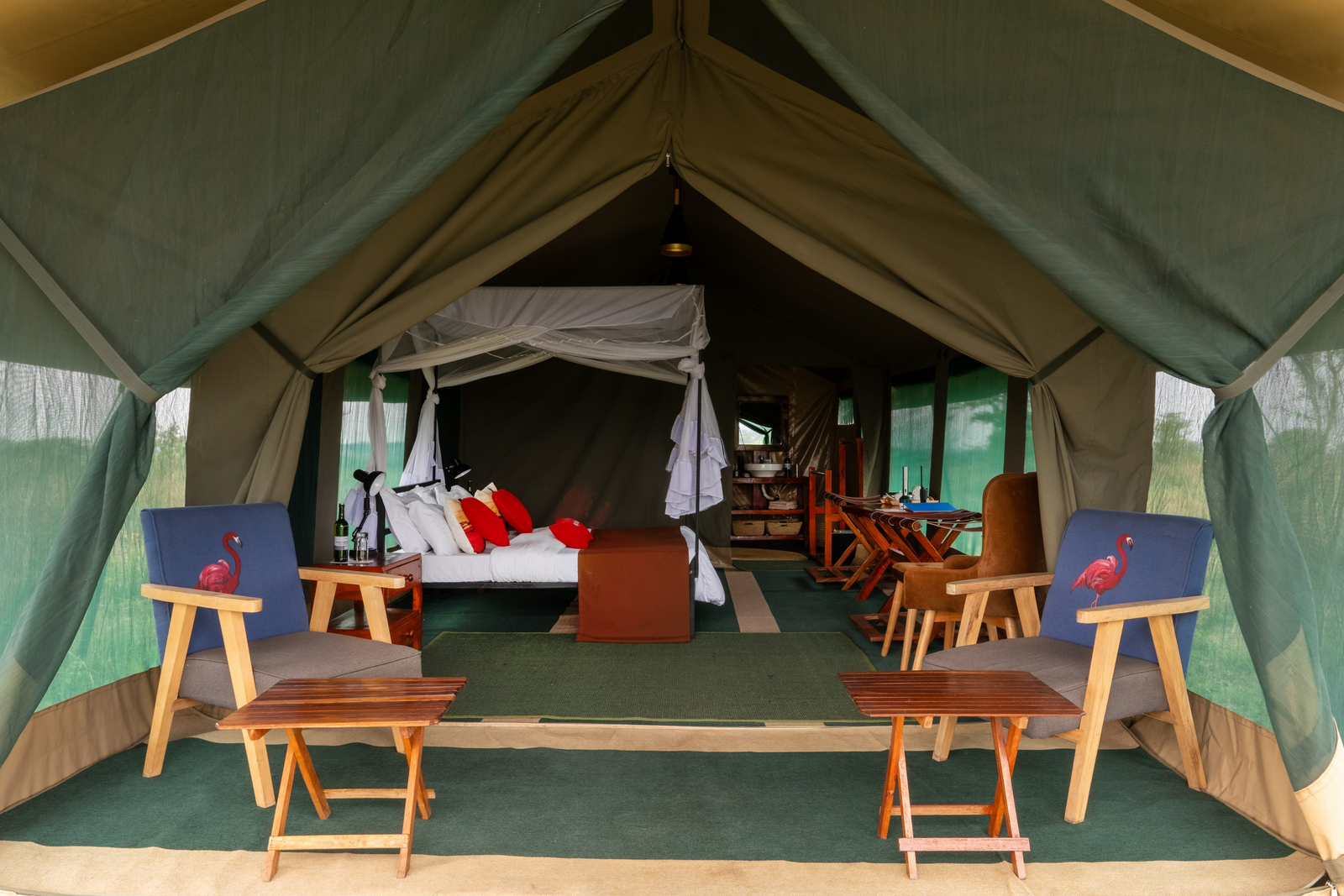 Nasikia Mobile Migration Camp Nasikia Mobile Migration Camp: Sessel unterm Vordach