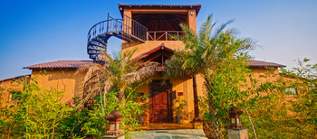 Bamboo Forest Safari Lodge: Bungalow - Front