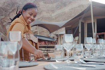 Hoanib Valley Camp Hoanib Valley Camp: Kellnerin