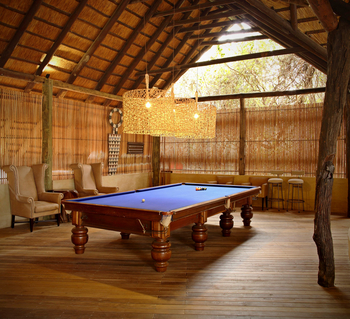 Lion Camp Lion Camp: Billardtisch