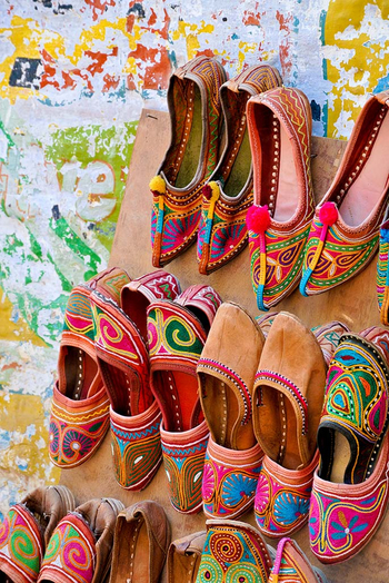 Sawai Vilas: Bestickte Schuhe