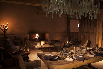 Segera Retreat: Dinner am Kamin