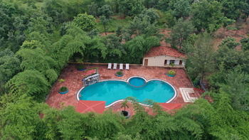 Tathastu Resort Kanha: Swimming Pool