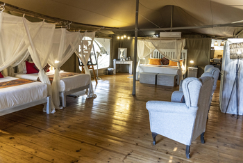 Tlouwana Camp Tlouwana Camp: Gästezimmer Interior