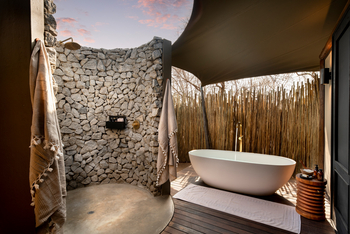 andBeyond Ngala Tented Camp: Außenbad