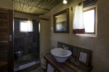 Kulala Desert Lodge: Badezimmer