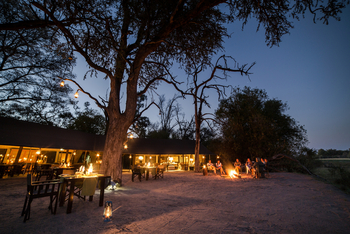Machaba Camp: Lagerfeuer vor dem Hauptzelt