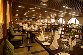 Om Vilas: Machaan-Restaurant