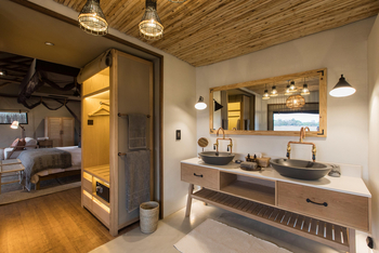 Puku Ridge Camp: Doppelwaschtisch