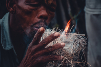 Tau Pan Camp Tau Pan Camp: Erste Flammen