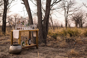Tuskers Bush Camp: Getränke für den Sundowner