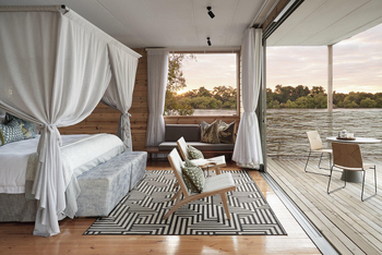 Victoria Falls River Lodge Victoria Falls River Lodge: Starbed Treehouse