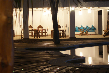 Waterlovers Beach Resort Waterlovers Beach Resort: Essbereich neben Pool