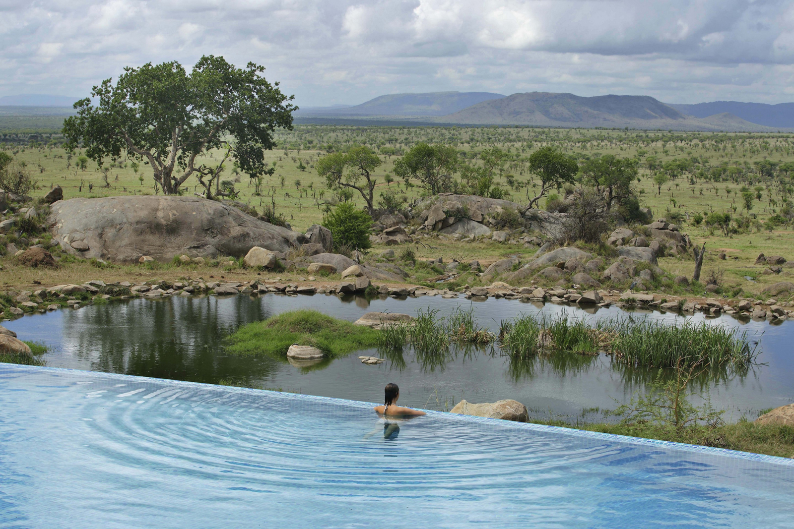 Four Seasons Safari Lodge Four Seasons Safari Lodge: Poolblick