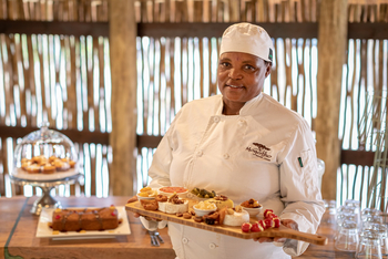 Mogotlho Safari Lodge Mogotlho Safari Lodge: Köchin