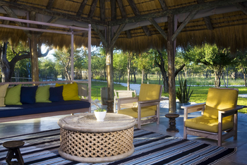 Mushara Bush Camp: Lodge und Garten