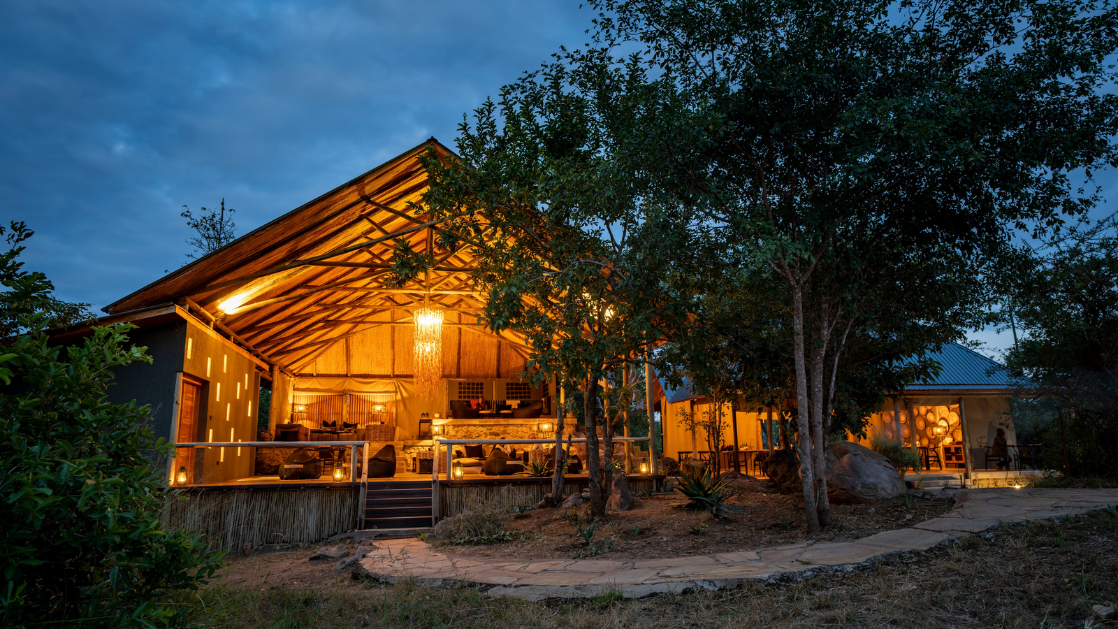 Nimali Tarangire Camp Nimali Tarangire Camp: Beleuchtetes Hauptgebäude