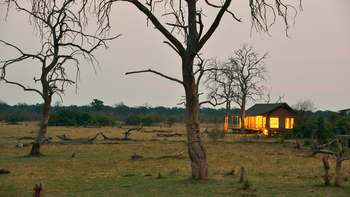 Nogatsaa Pans Chobe Lodge: Gästezelt - Aaußenansicht