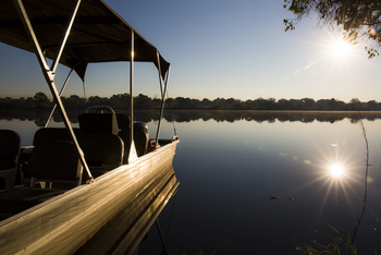 Ntemwa Busanga Bushcamp Ntemwa Busanga Bushcamp: Sonnenspiegelung