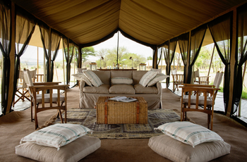 Serengeti Safari Camp: Kissen in der Lounge