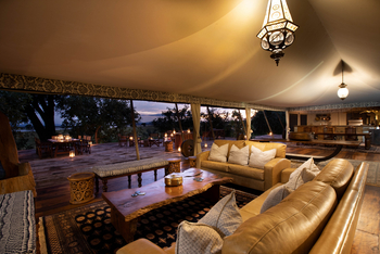 Tembo Plains Camp: Lounge Ausblick nachts