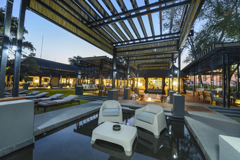 Chobe Water Villas: Innenhof